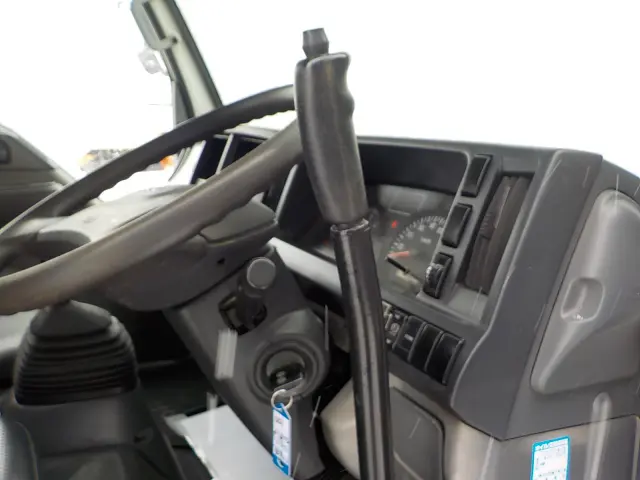 いすゞ エルフ TPG-NJR85AD(2WD)の写真45