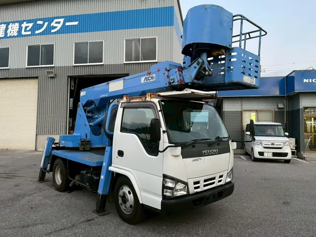 いすゞ エルフ PB-NKR81Nの写真1