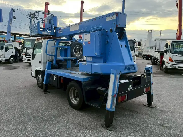 いすゞ エルフ PB-NKR81Nの写真6