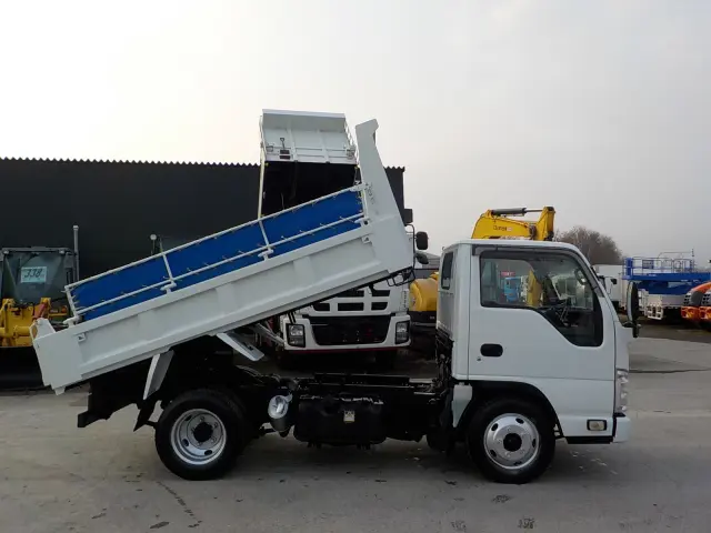 いすゞ エルフ TKG-NKR85AN(2WD)の写真4