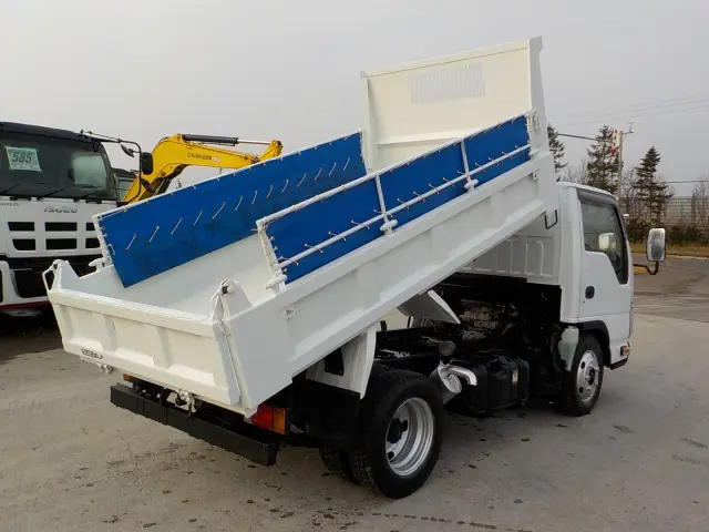 いすゞ エルフ TKG-NKR85AN(2WD)の写真5