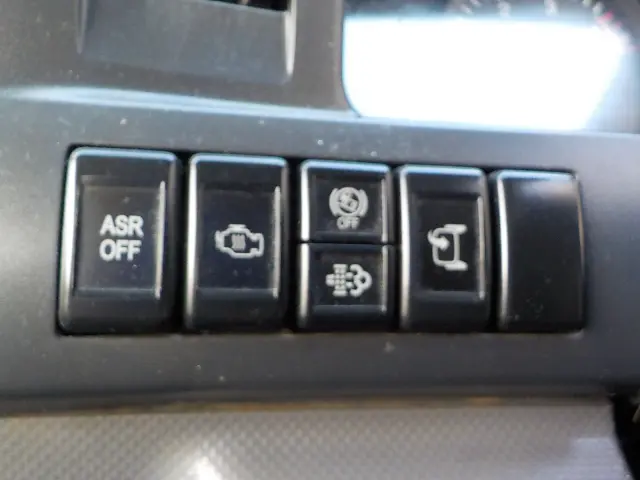 いすゞ エルフ TKG-NKR85AN(2WD)の写真38