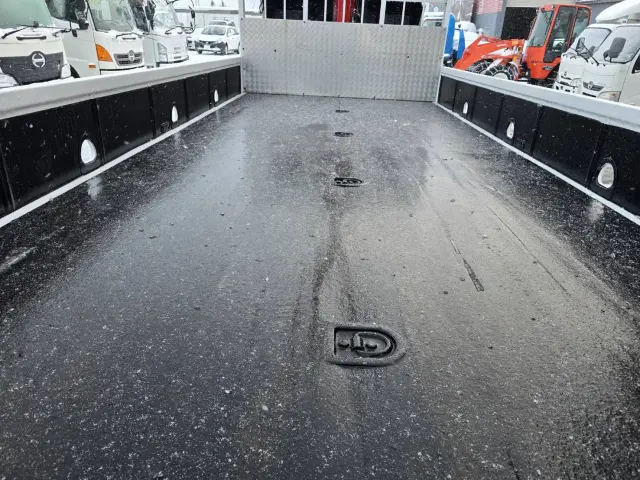 いすゞ フォワード 2RG-FRR90S2(2WD)の写真9