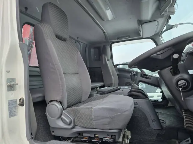 いすゞ フォワード 2RG-FRR90S2(2WD)の写真28