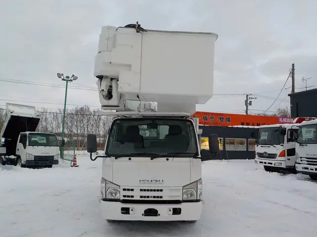 いすゞ エルフ SKG-NKR85YN(2WD)の写真2