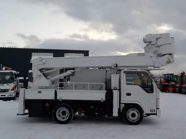 いすゞ エルフ SKG-NKR85YN(2WD)の写真4