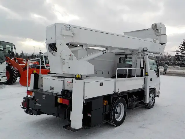 いすゞ エルフ SKG-NKR85YN(2WD)の写真5