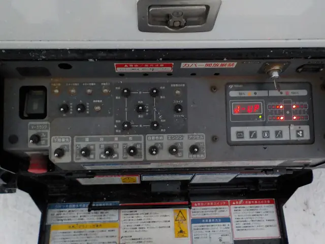 いすゞ エルフ SKG-NKR85YN(2WD)の写真10