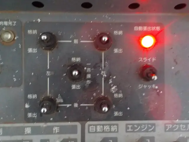 いすゞ エルフ SKG-NKR85YN(2WD)の写真12