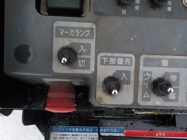 いすゞ エルフ SKG-NKR85YN(2WD)の写真13