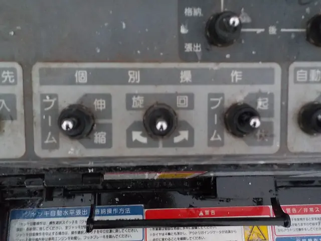 いすゞ エルフ SKG-NKR85YN(2WD)の写真14