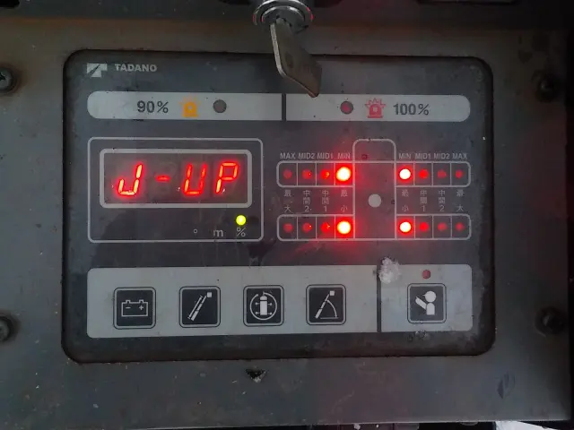 いすゞ エルフ SKG-NKR85YN(2WD)の写真16