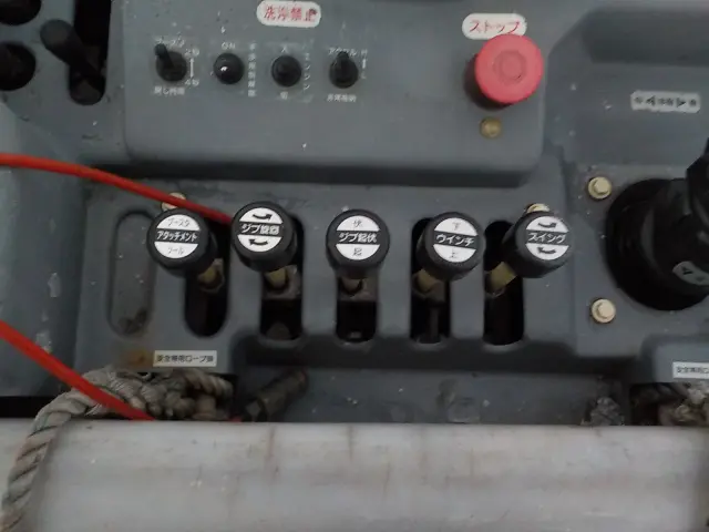 いすゞ エルフ SKG-NKR85YN(2WD)の写真22