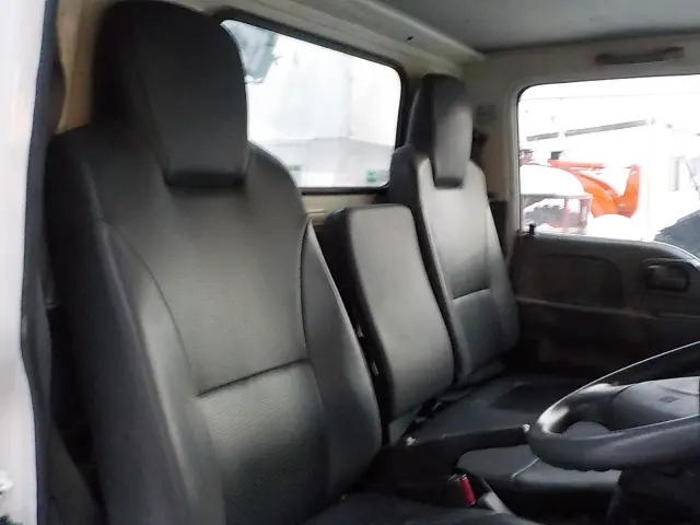 いすゞ エルフ SKG-NKR85YN(2WD)の写真40