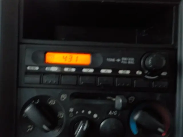 いすゞ エルフ SKG-NKR85YN(2WD)の写真43