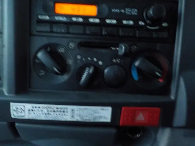 いすゞ エルフ SKG-NKR85YN(2WD)の写真44