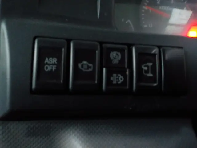 いすゞ エルフ SKG-NKR85YN(2WD)の写真45