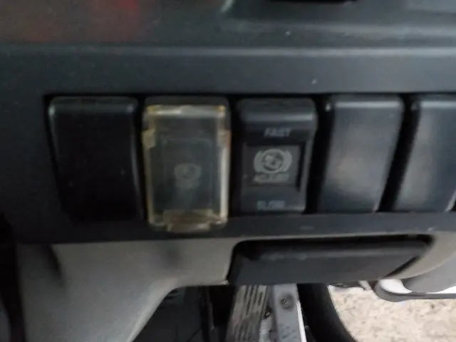 いすゞ エルフ SKG-NKR85YN(2WD)の写真47