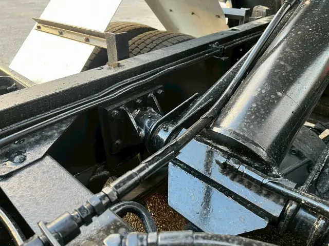 いすゞ エルフ BDG-NKS85ANの写真17