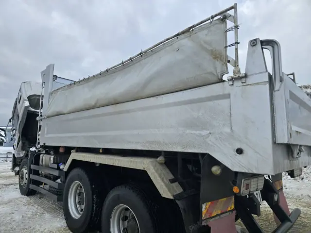 いすゞ ギガ QKG-CXZ77AT(未入力/関係無)の写真9