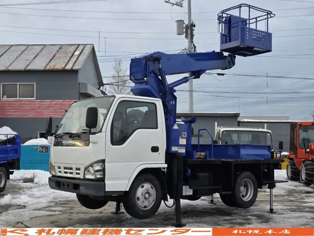 いすゞ エルフ PB-NKR81N(2WD)の写真1