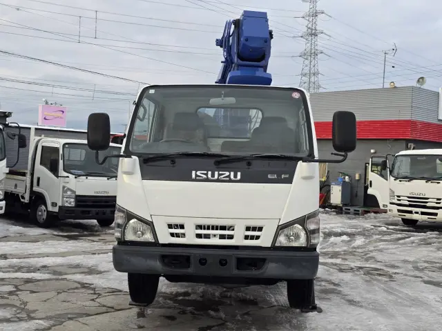 いすゞ エルフ PB-NKR81N(2WD)の写真4