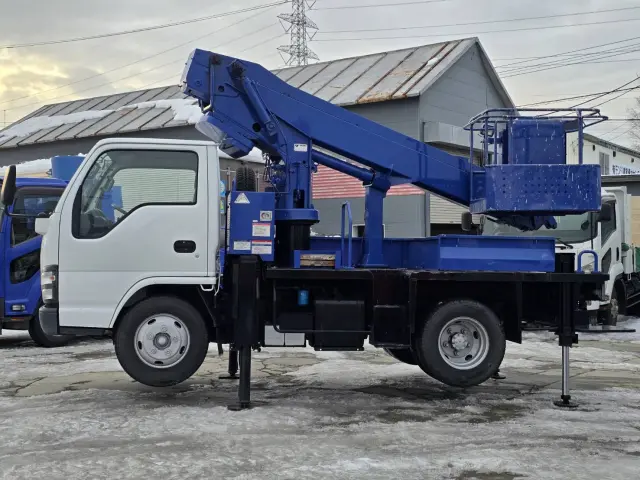 いすゞ エルフ PB-NKR81N(2WD)の写真7