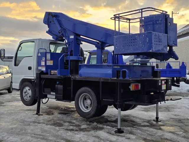 いすゞ エルフ PB-NKR81N(2WD)の写真8