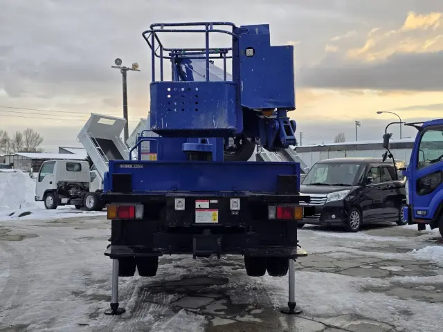 いすゞ エルフ PB-NKR81N(2WD)の写真9