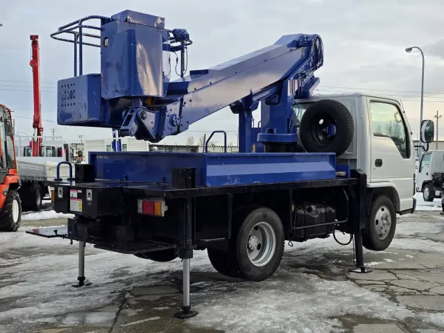 いすゞ エルフ PB-NKR81N(2WD)の写真10