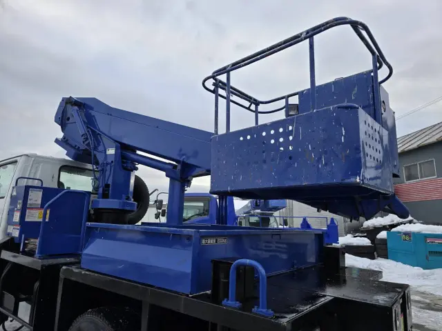 いすゞ エルフ PB-NKR81N(2WD)の写真14