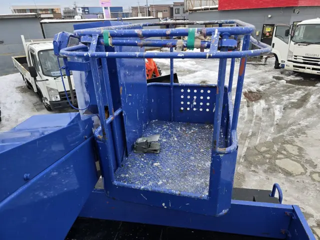 いすゞ エルフ PB-NKR81N(2WD)の写真16