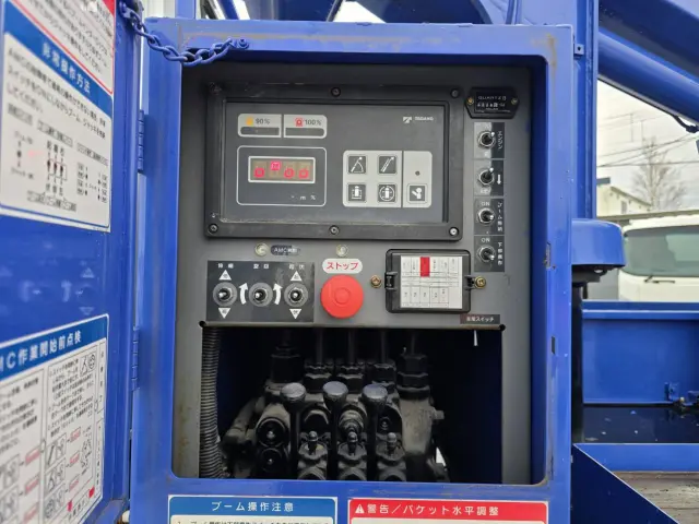 いすゞ エルフ PB-NKR81N(2WD)の写真20