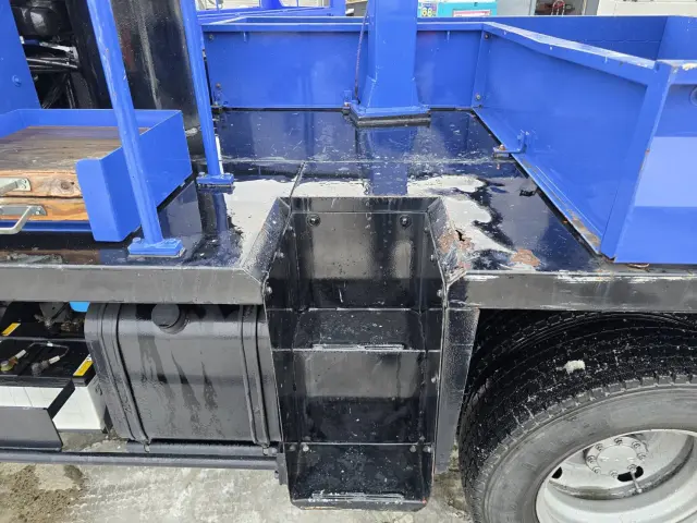 いすゞ エルフ PB-NKR81N(2WD)の写真22