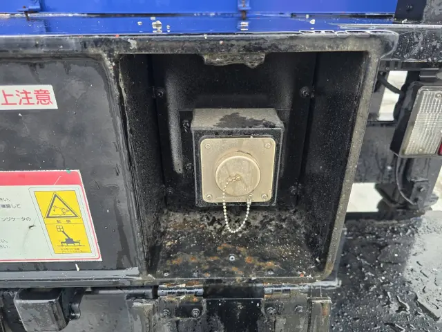 いすゞ エルフ PB-NKR81N(2WD)の写真23