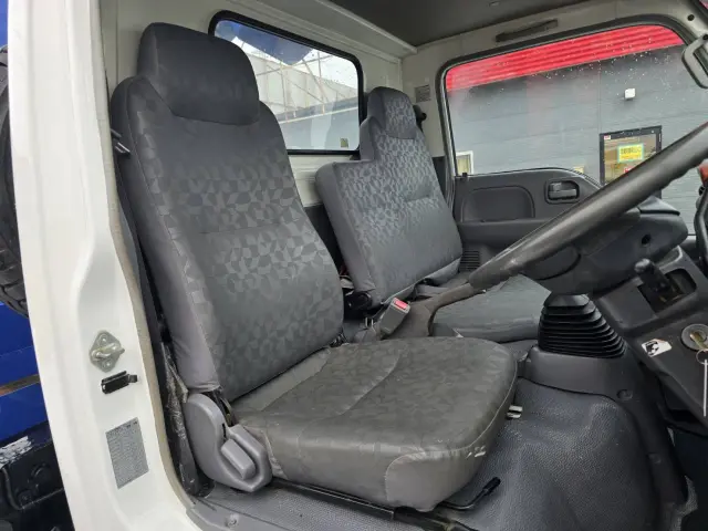 いすゞ エルフ PB-NKR81N(2WD)の写真30