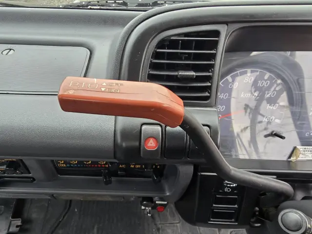 いすゞ エルフ PB-NKR81N(2WD)の写真34