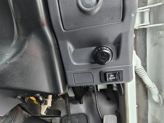 いすゞ エルフ PB-NKR81N(2WD)の写真35