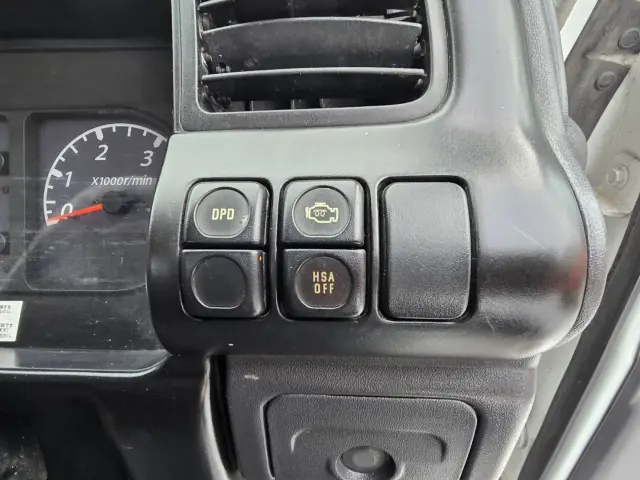 いすゞ エルフ PB-NKR81N(2WD)の写真36