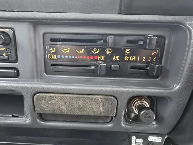 いすゞ エルフ PB-NKR81N(2WD)の写真37