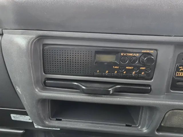 いすゞ エルフ PB-NKR81N(2WD)の写真38