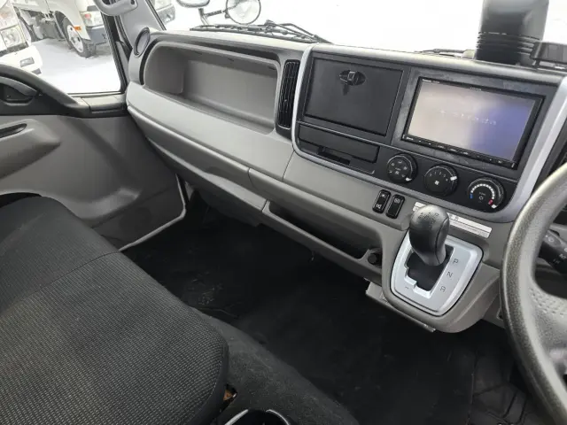 三菱 キャンター 2PG-FEBS0(2WD)の写真40
