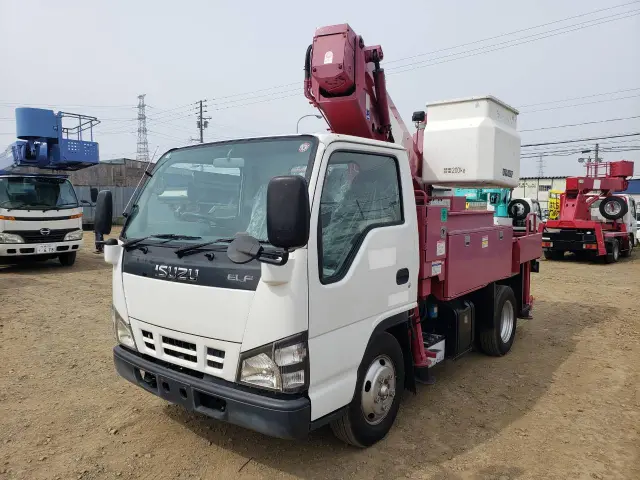 いすゞ エルフ PB-NKR81AN(2WD)の写真1