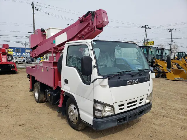 いすゞ エルフ PB-NKR81AN(2WD)の写真3