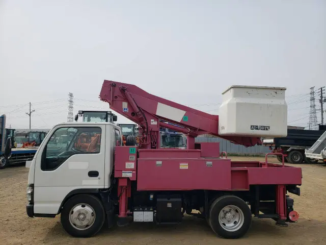 いすゞ エルフ PB-NKR81AN(2WD)の写真5