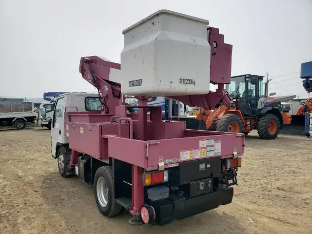 いすゞ エルフ PB-NKR81AN(2WD)の写真6