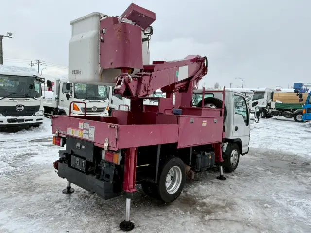 いすゞ エルフ PB-NKR81AN(2WD)の写真8