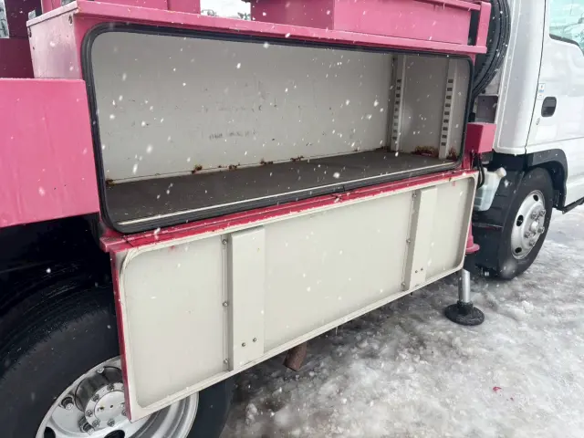 いすゞ エルフ PB-NKR81AN(2WD)の写真10