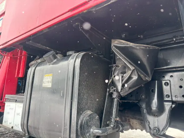 いすゞ エルフ PB-NKR81AN(2WD)の写真12