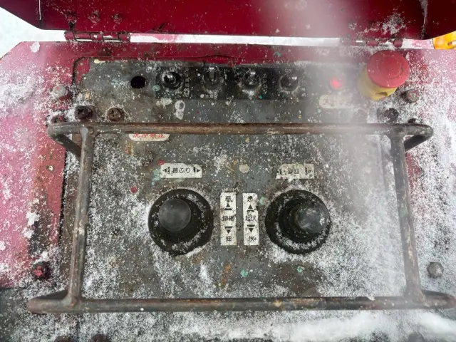 いすゞ エルフ PB-NKR81AN(2WD)の写真18